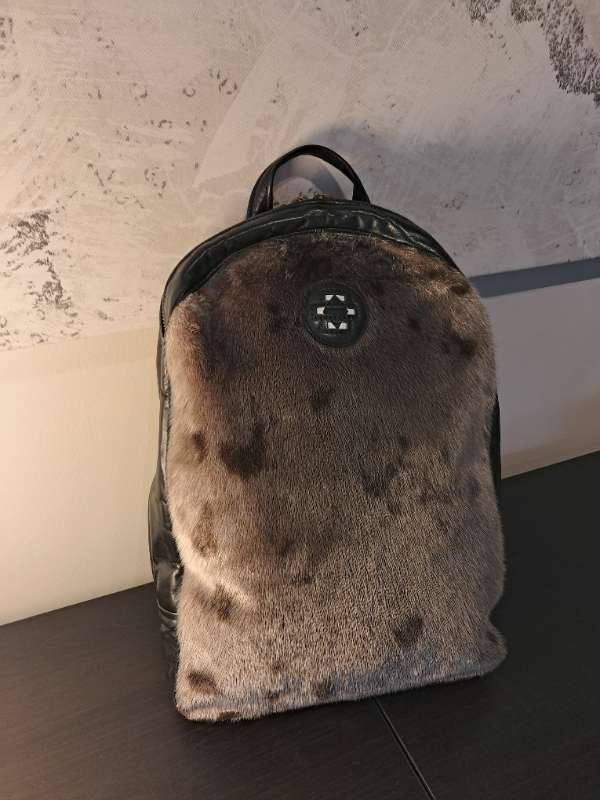 S Bakpoki ekta selskinn og leður. Einstakur gripur