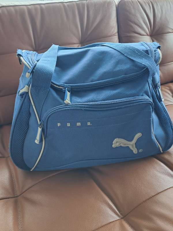 S PUMA Retro íþróttataska
