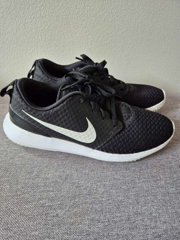 Svartir nike golfskór