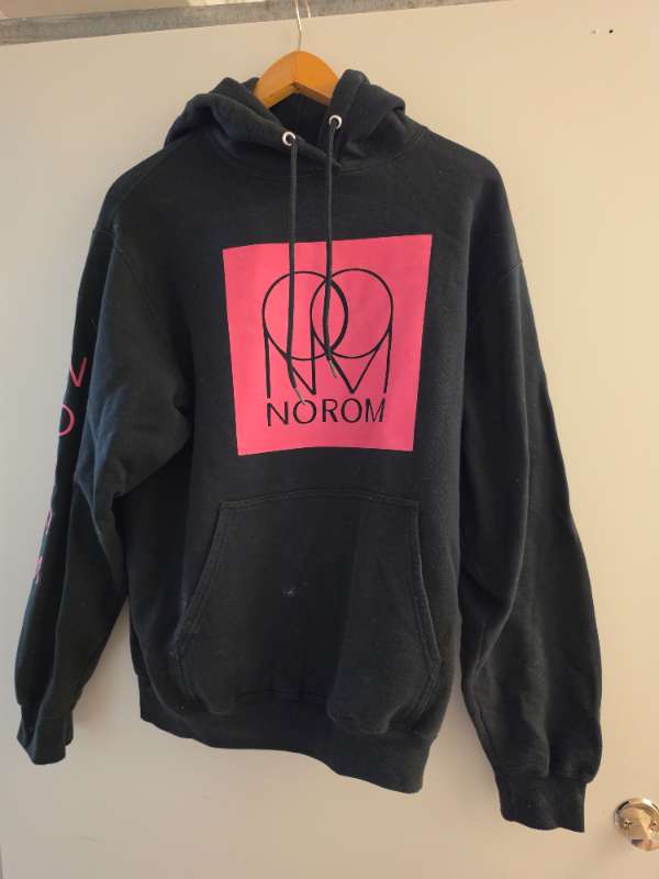 Norom peysa svart