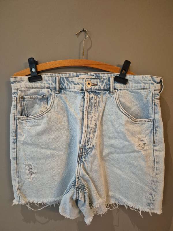 H&M ljósblár gallastuttbuxur
