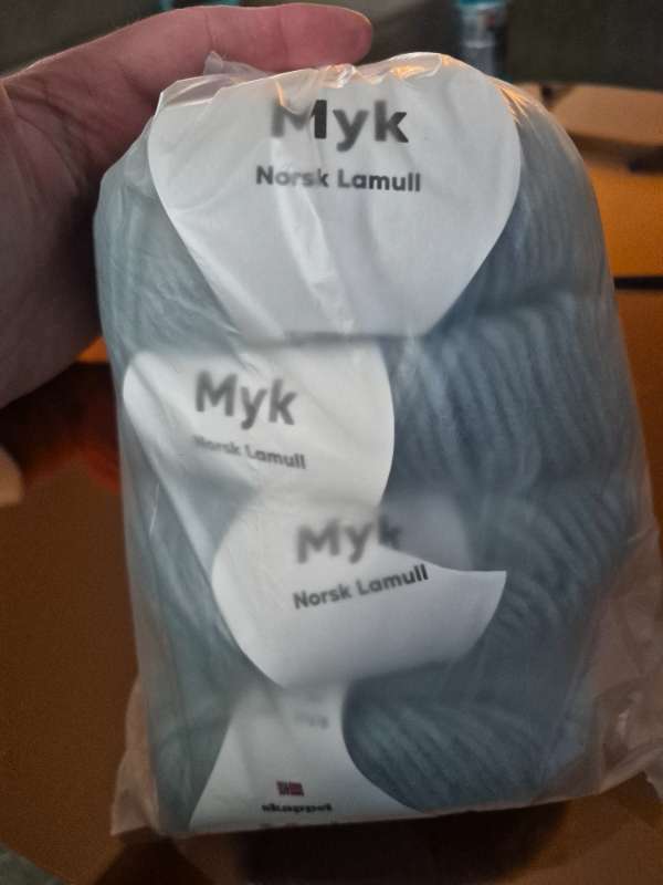 Myk norks ull ljósblár