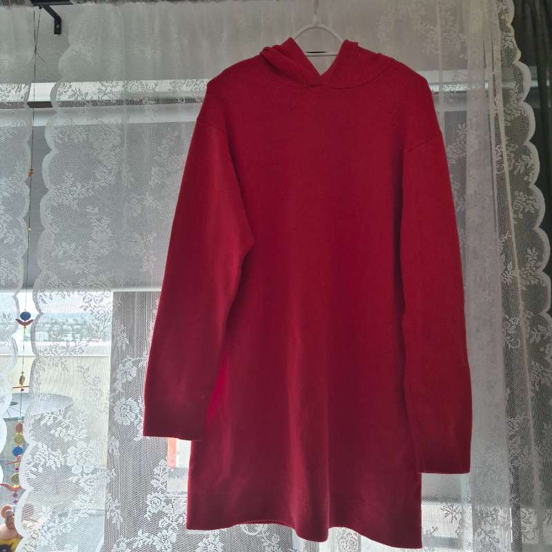 Rauð/síð UNIQLO peysa