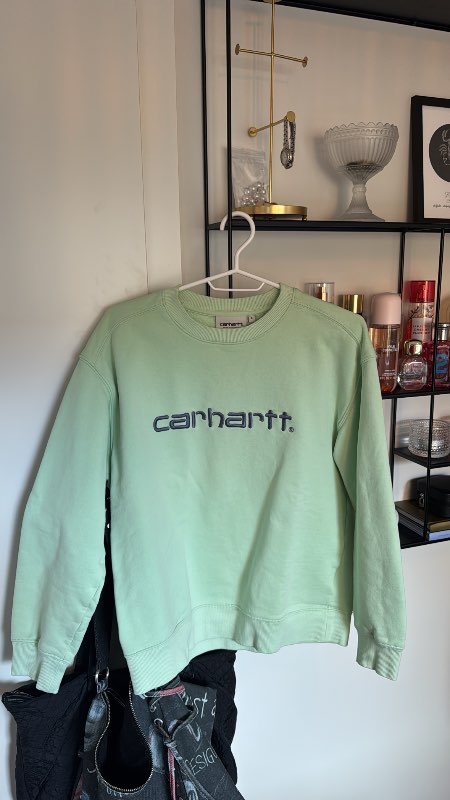Græn Carhartt peysa