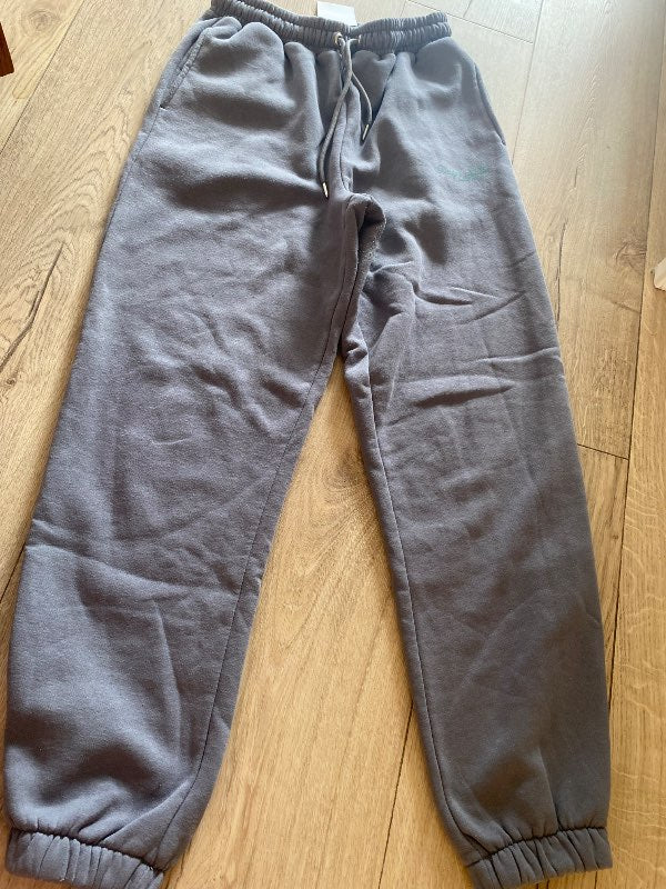 Gráar joggingbuxur