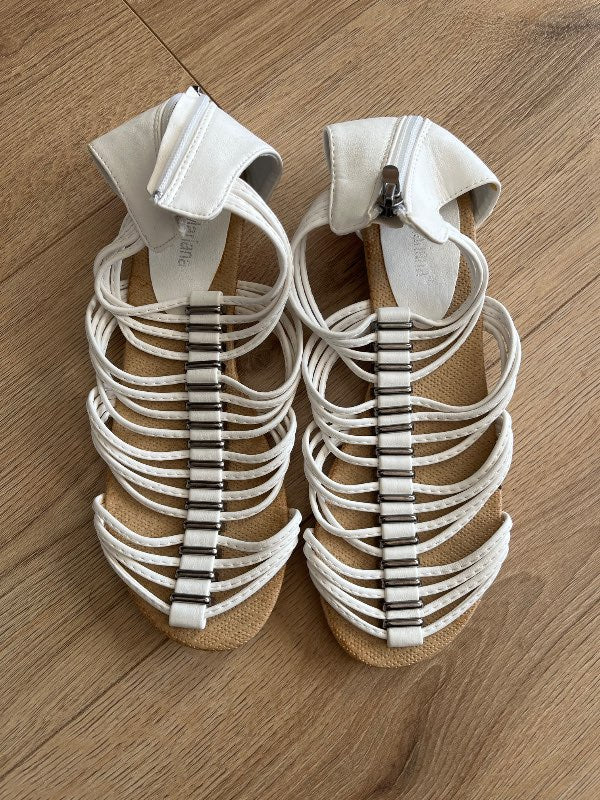 Sandalar