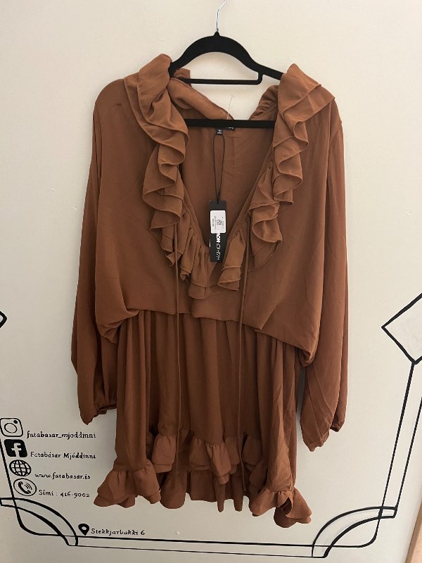FashionNova kjóll
