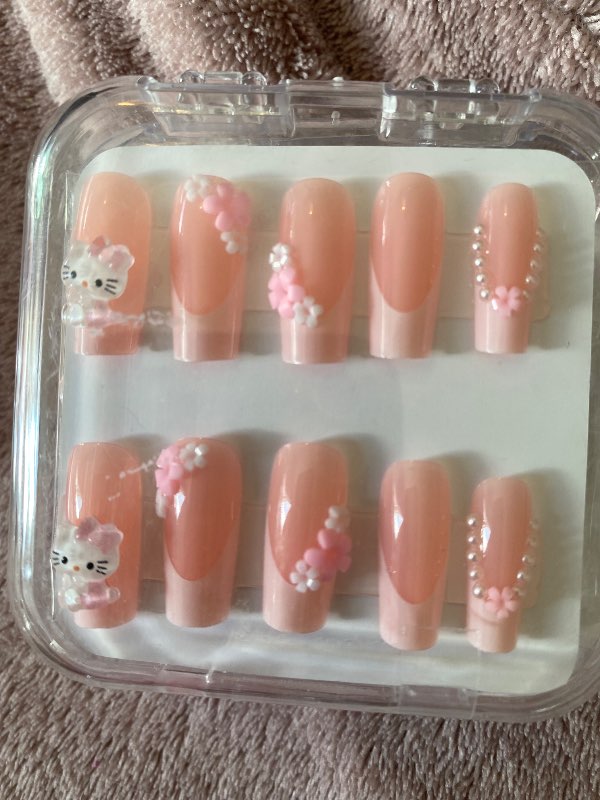 Press on Hello Kitty neglur