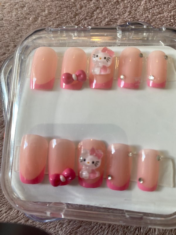 Stuttar press on nails Hello Kitty neglur