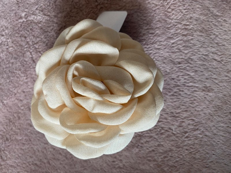 Light floral clip new