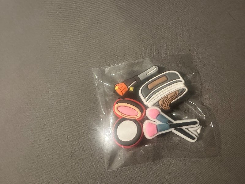 4 förðunar crocs skraut