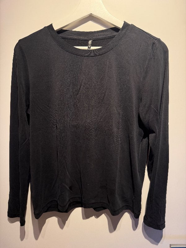 Svartur ONLY bolur