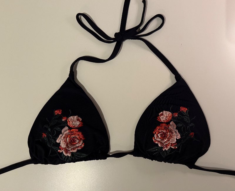 Bikini toppur með rósum