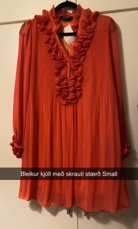 Bleikur kjóll m/skrauti