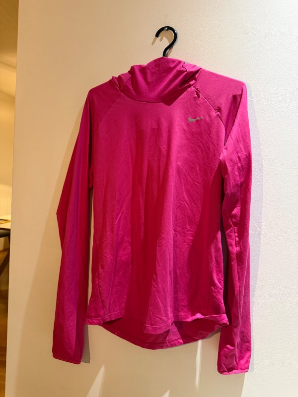 Nike hettupeysa bleik