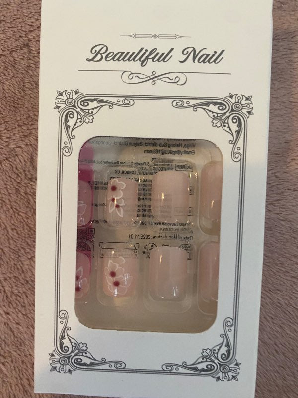 Press on nails