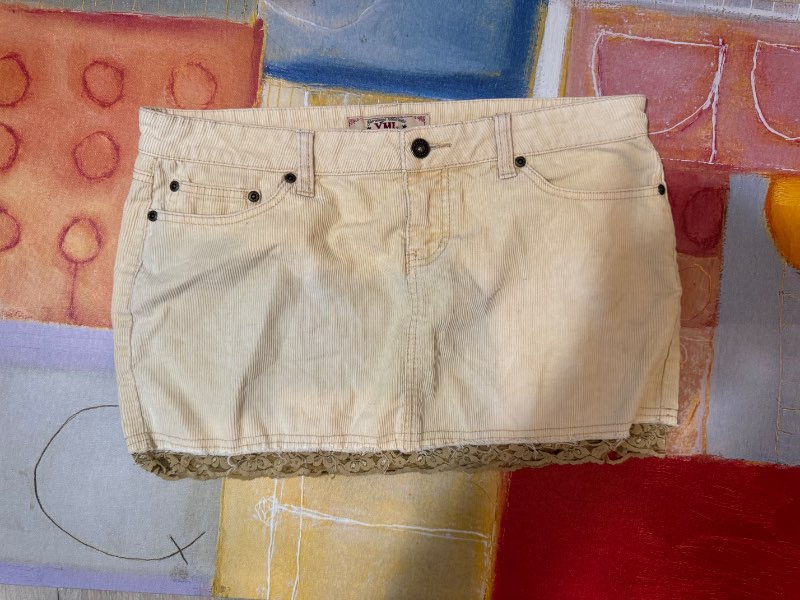 Vintage white skirt með lace details