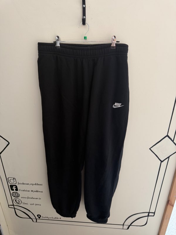 Nike Club buxur svartar