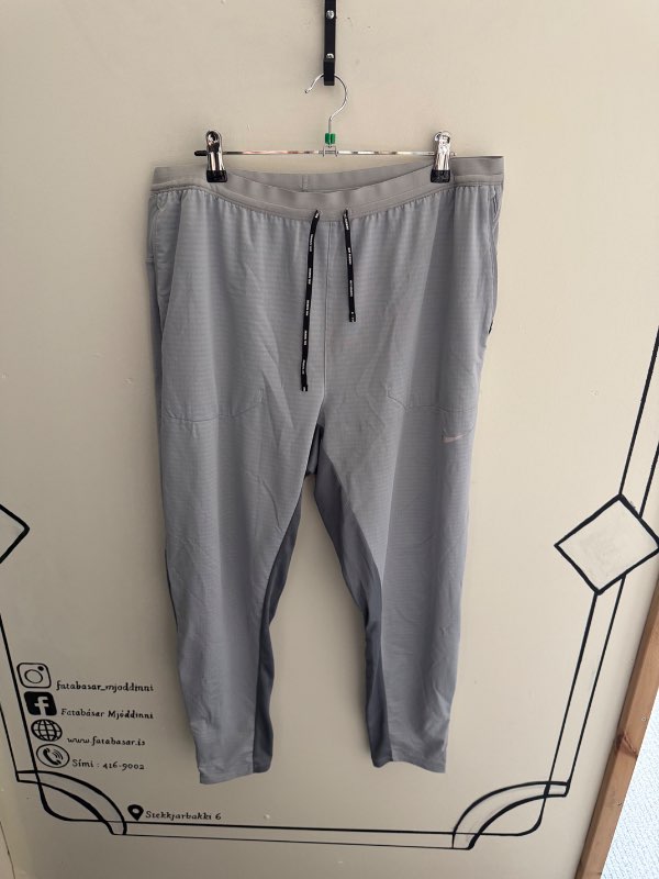 KK Nike æfingabuxur gráar