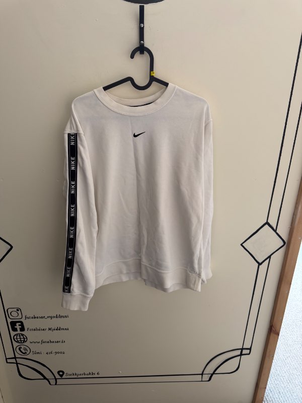 Nike crew peysa hvít