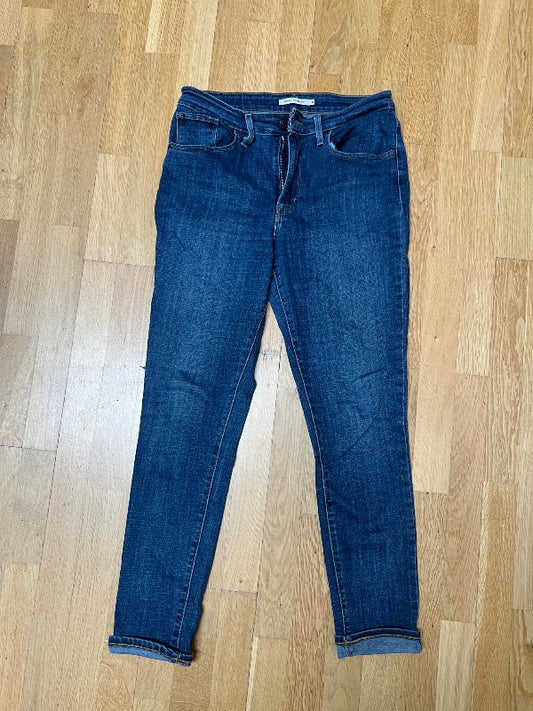 Levi’s bláar gallabuxur