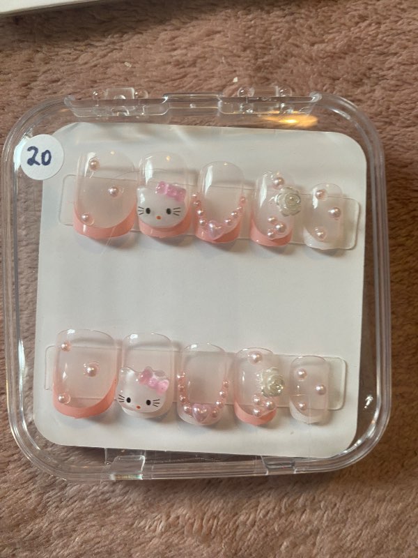 Hello Kitty press on nails