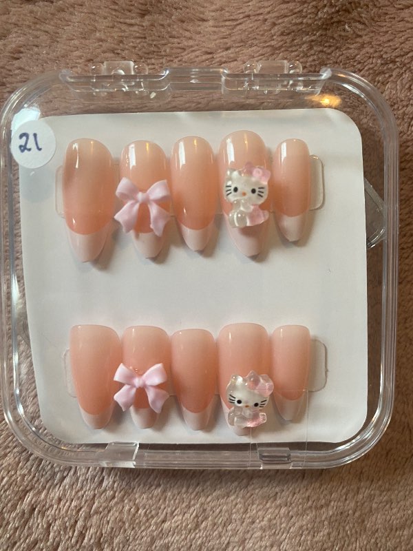 Hello Kitty press on nails