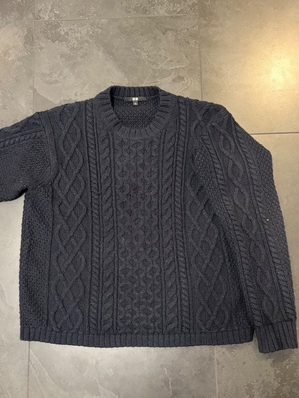 Dökk blá Uniqlo peysa