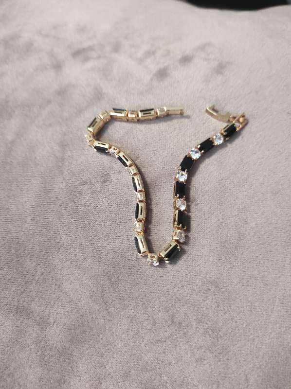 Armband, svartir/hvítir kristallal gull rotfytli.