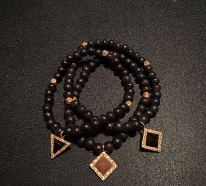 Þrjú armbönd