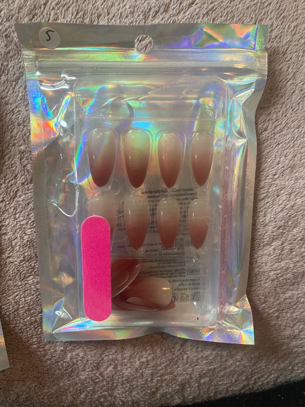 Press on nails