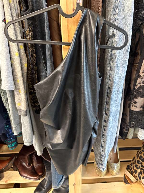 oneshoulder toppur