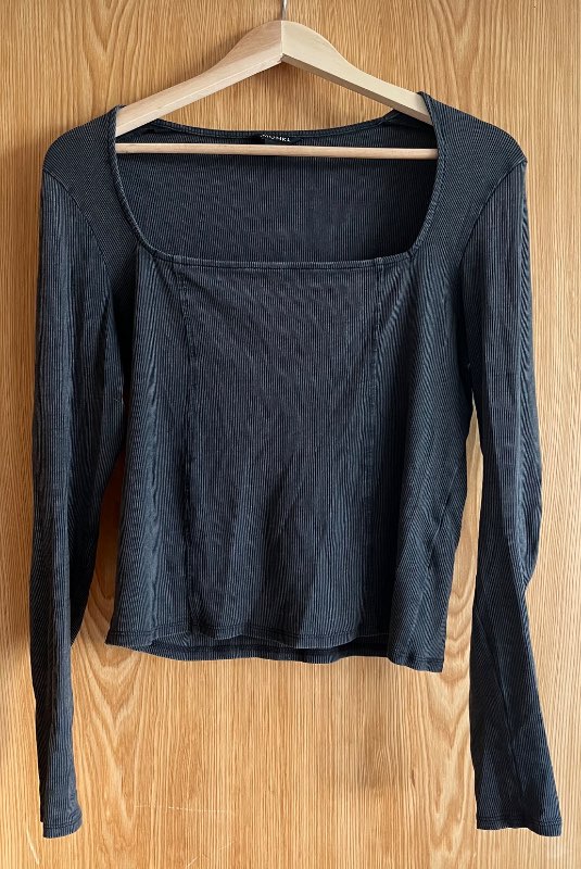 Monki langermabolur svartur washed