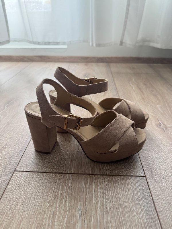 Beige hælaskór