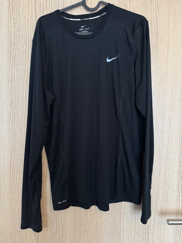 Nike dry fit íþróttapeysa