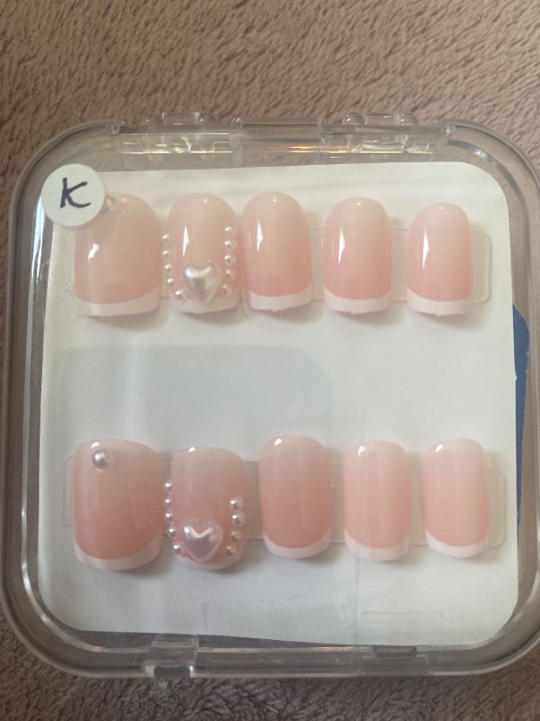 Stuttar bleikar press on nails