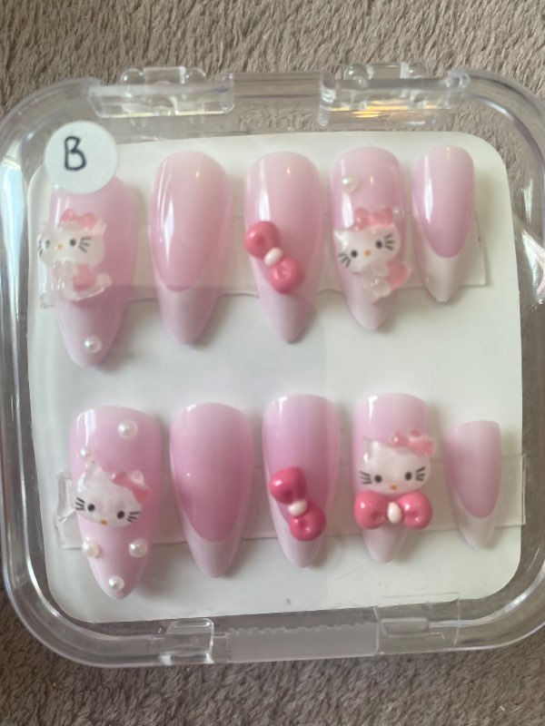 Hello Kitty press on nails