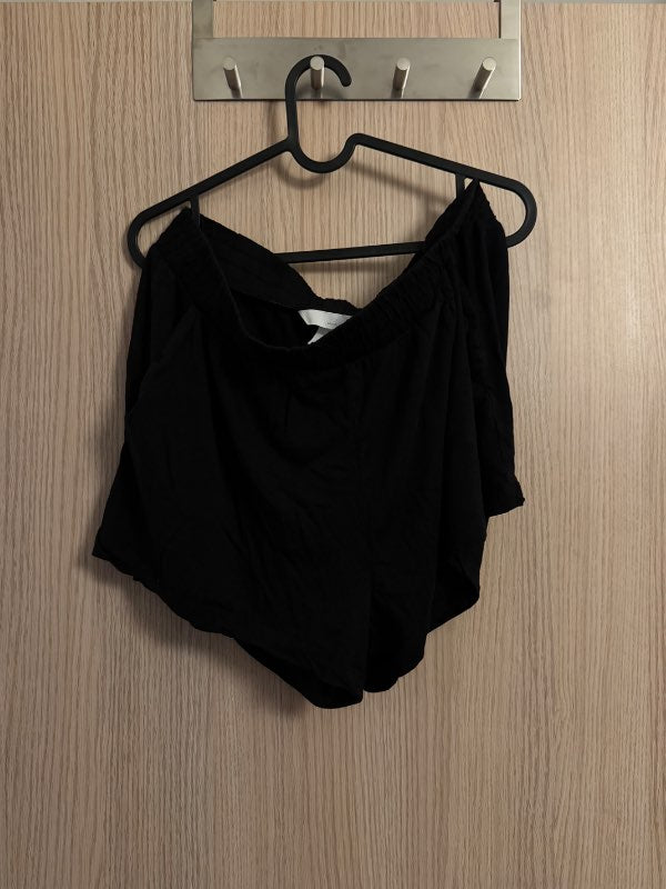 H&M svartar stuttbuxur