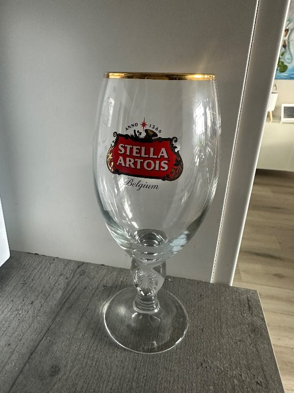 Stella glas á fæti