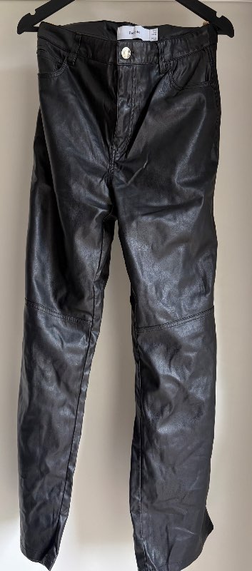Bershka svartar leðurbuxur