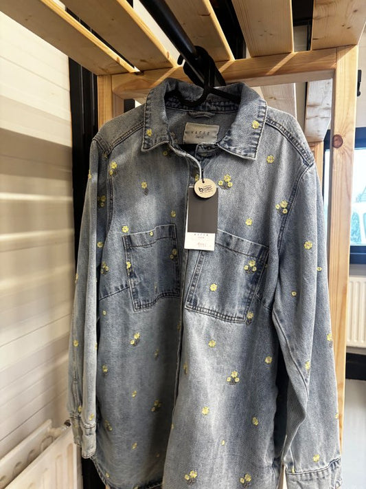 Denimjakki með blómum