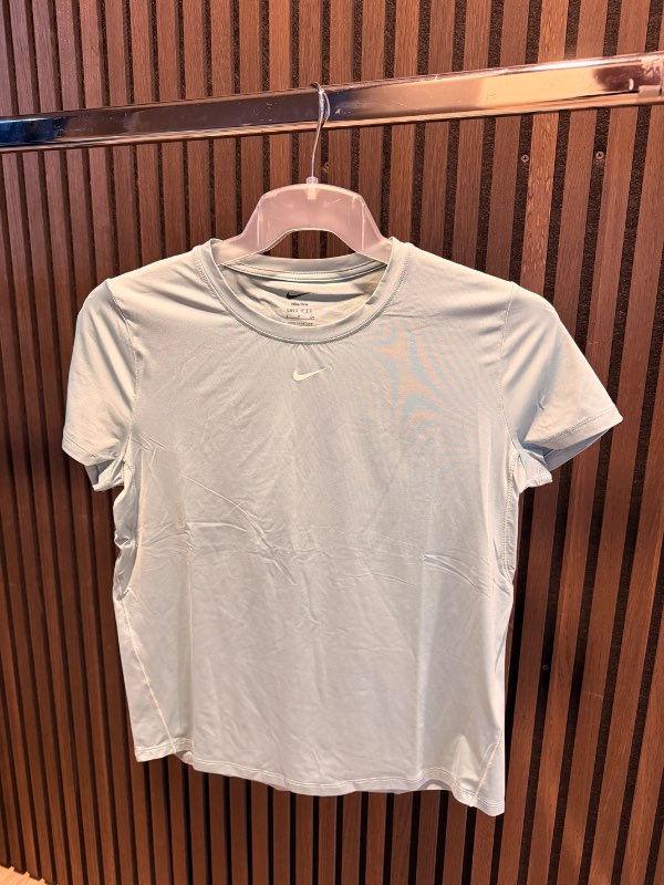NIKE Stuttermabolur grænn