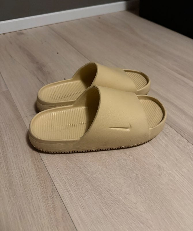 Inniskór Nike beige
