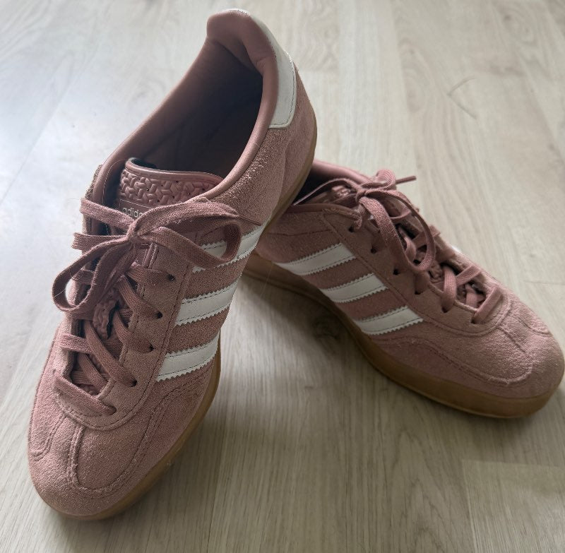 Skór Adidas bleikir ( notaðir einu sinni)