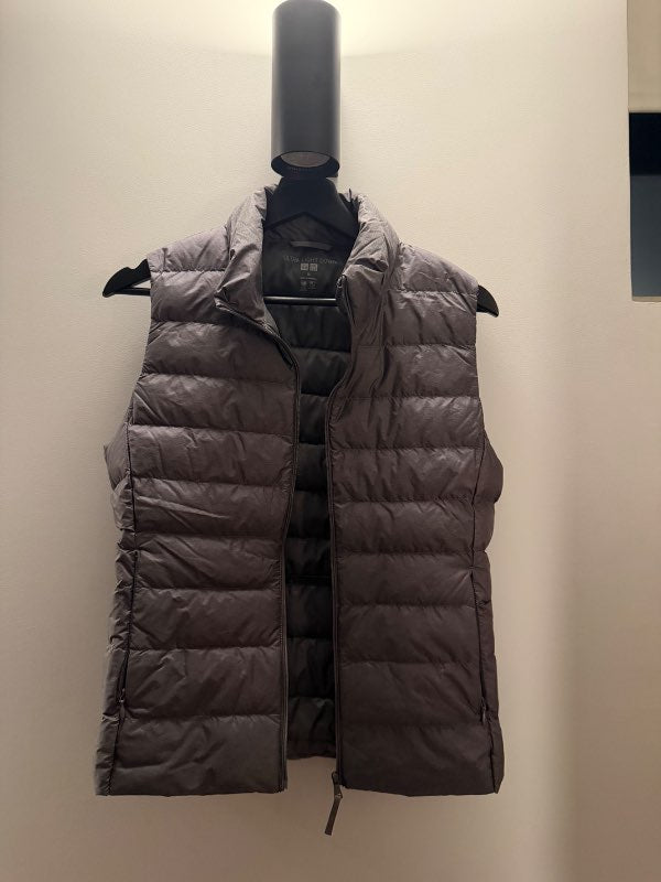 Uniqlo grátt vesti