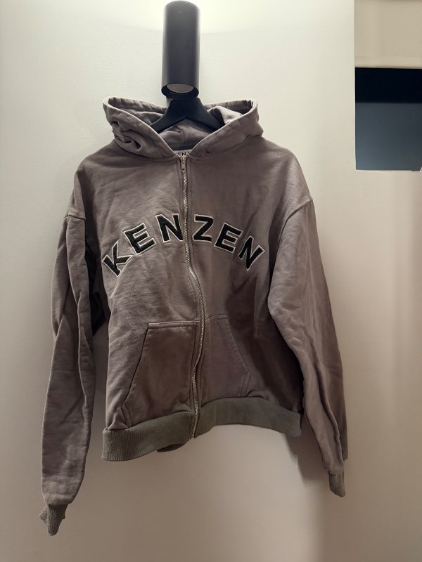 Kenzen rennd hettupeysa
