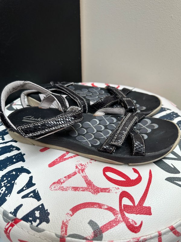 Sandalar