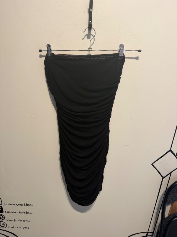 Svartur corset kjóll