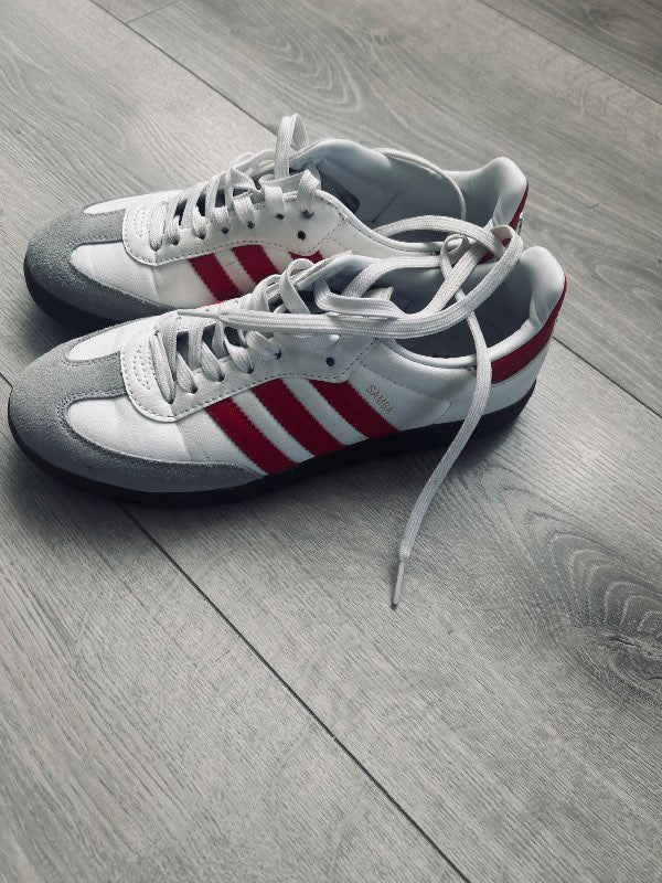 Adidas rauðir
