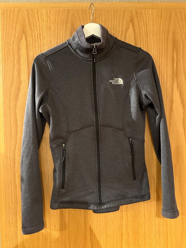 North face peysa grá